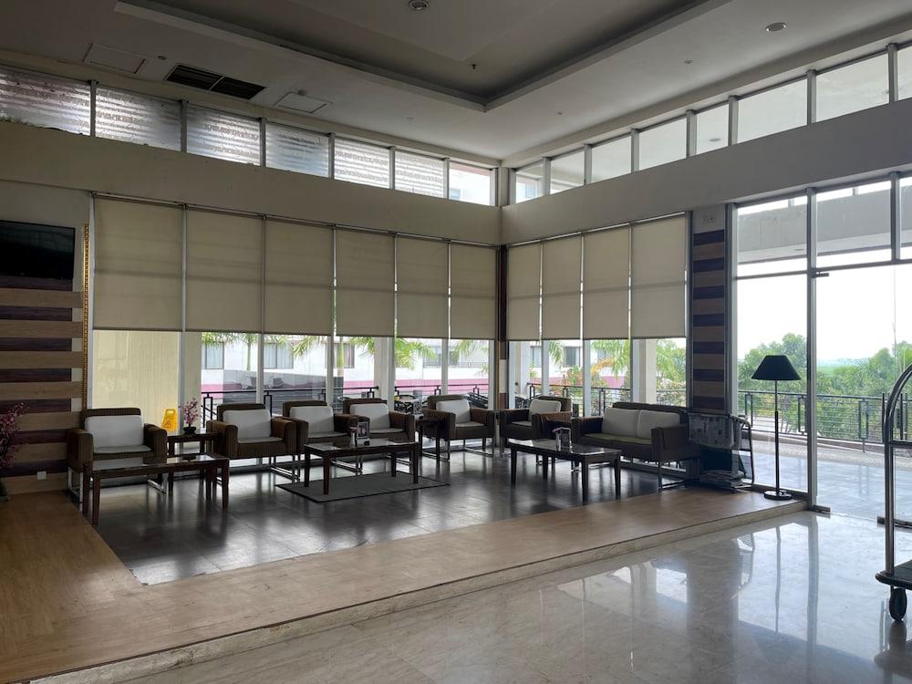 Asialink Premier Karawang Luaran gambar