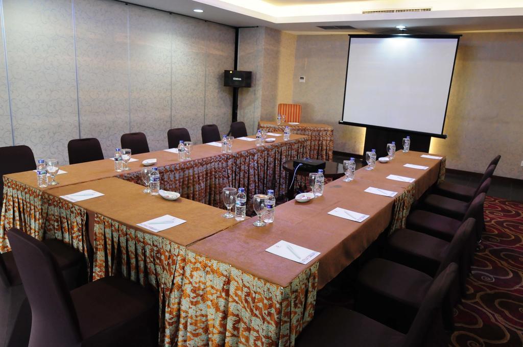Asialink Premier Karawang Luaran gambar