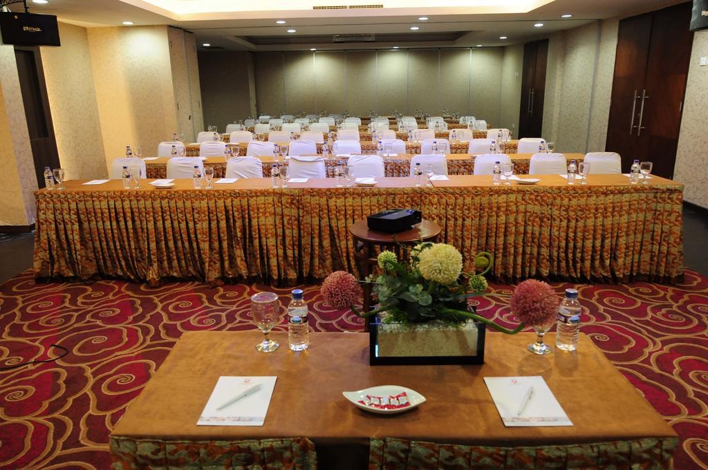 Asialink Premier Karawang Luaran gambar